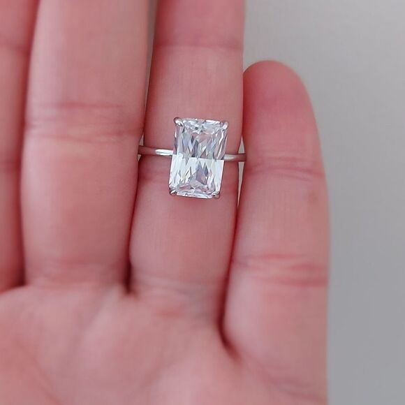 925 Silver Rectangular Cubic Zircon Engagement Ring - Picture 7 of 8
